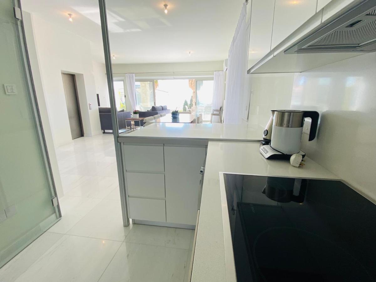 Coral Bay Beach Villa Paphos 外观 照片