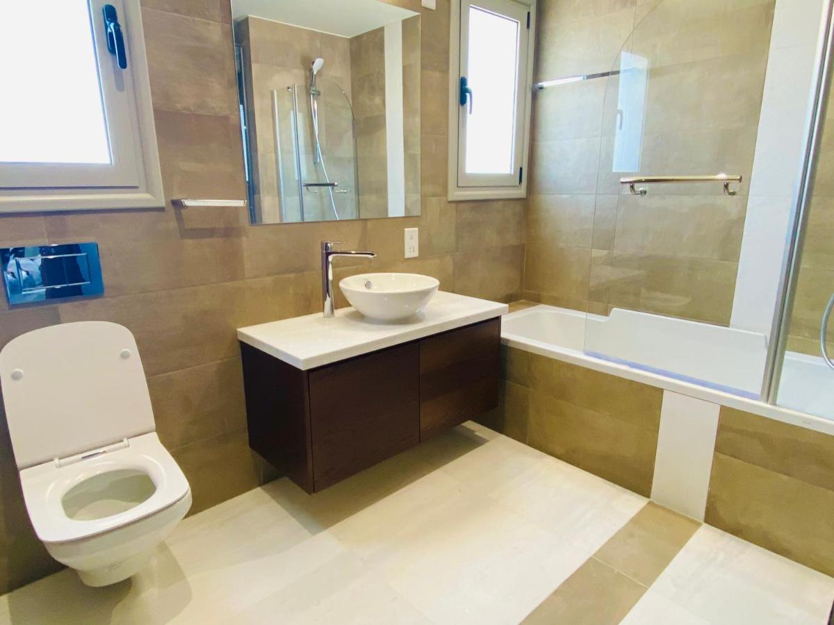Coral Bay Beach Villa Paphos 外观 照片