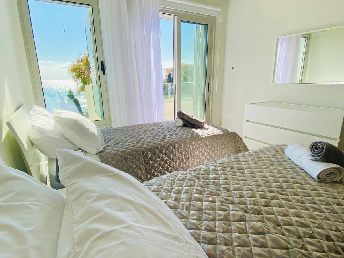 Coral Bay Beach Villa Paphos 外观 照片