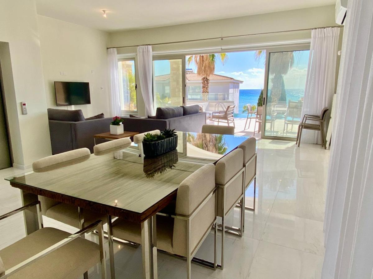 Coral Bay Beach Villa Paphos 外观 照片