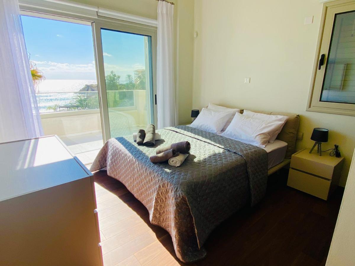 Coral Bay Beach Villa Paphos 外观 照片