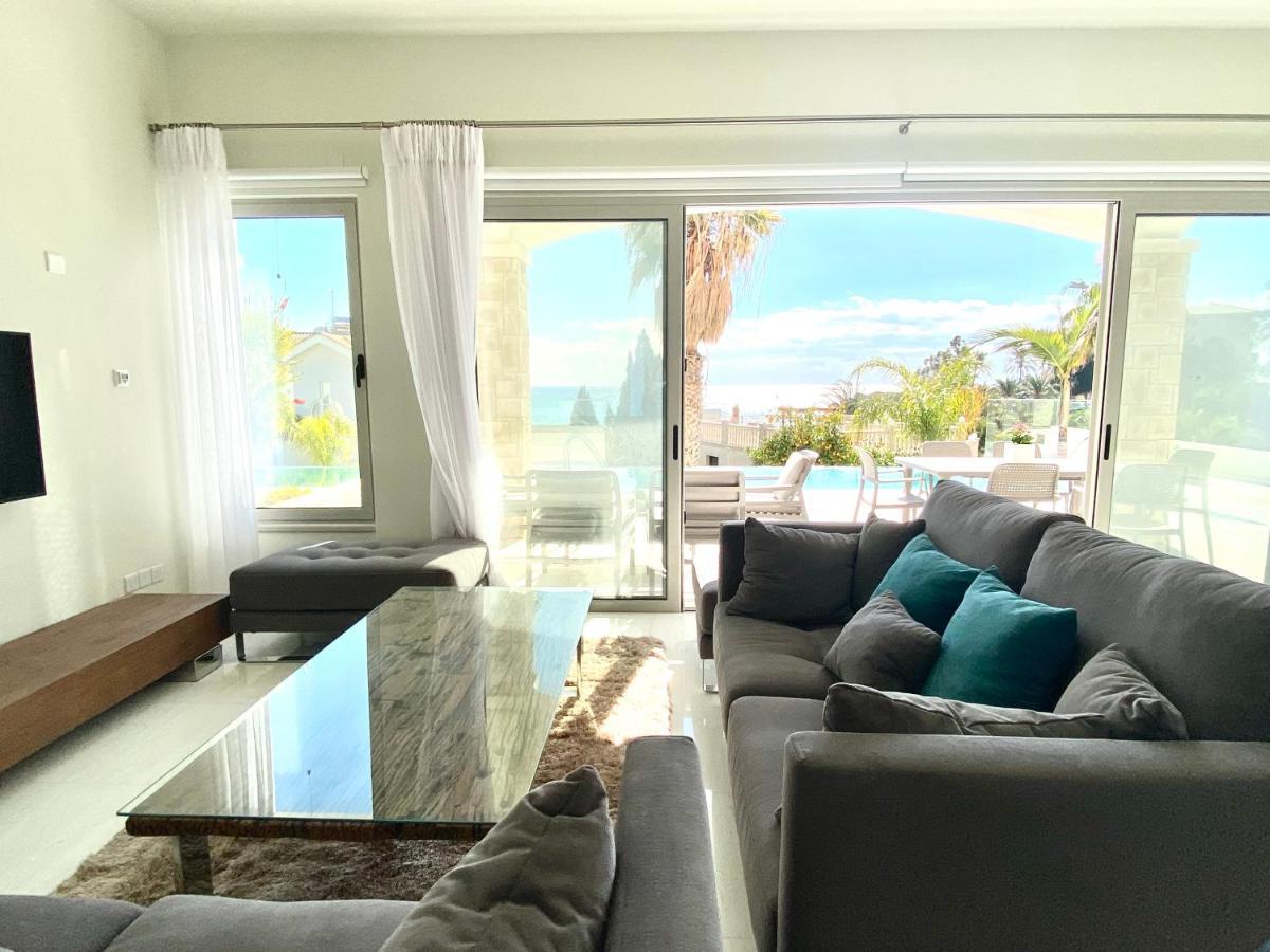 Coral Bay Beach Villa Paphos 外观 照片