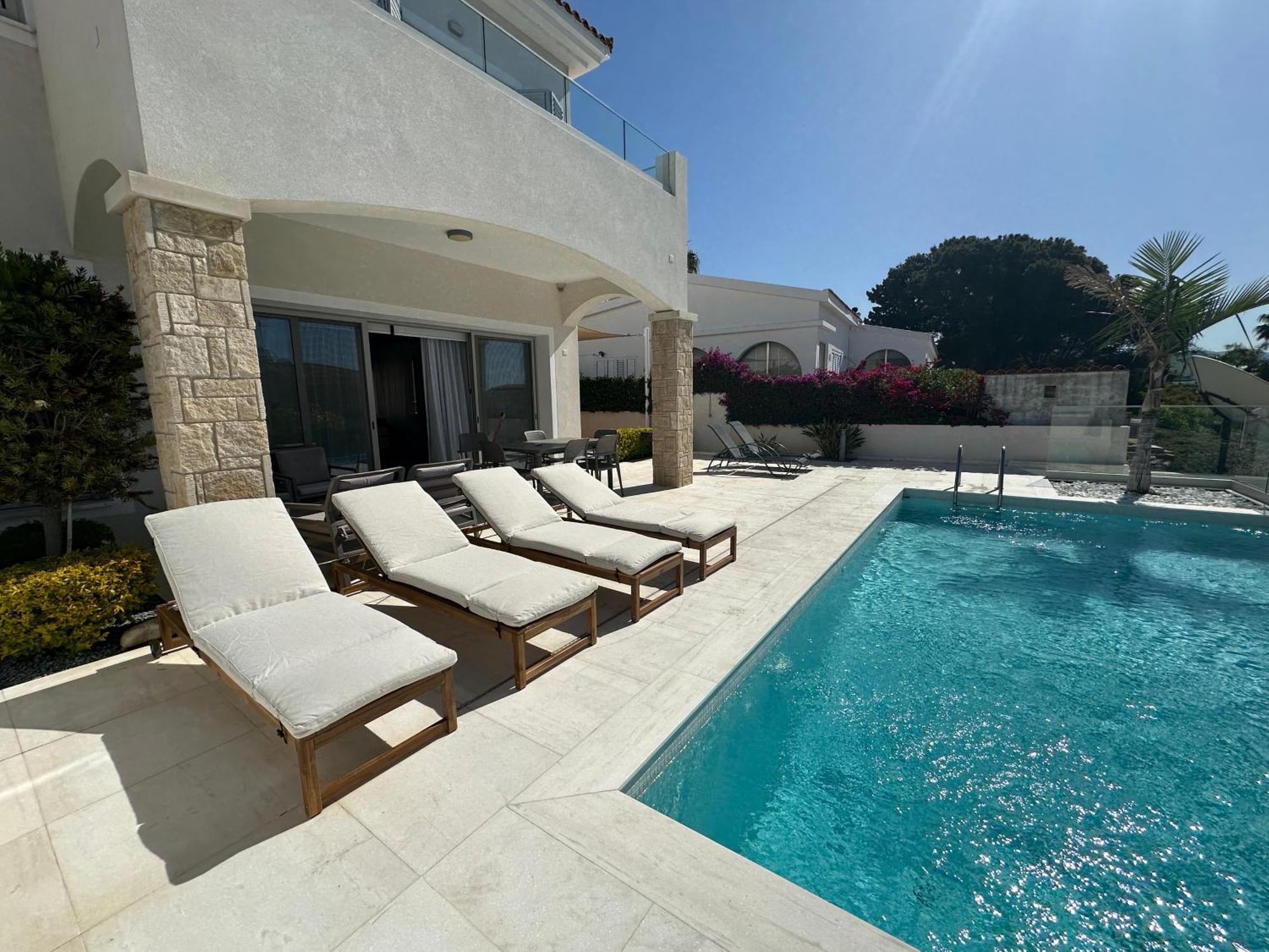 Coral Bay Beach Villa Paphos 外观 照片